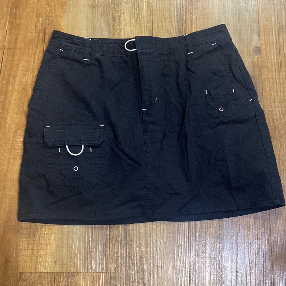 Allison Brittney black skort size 10